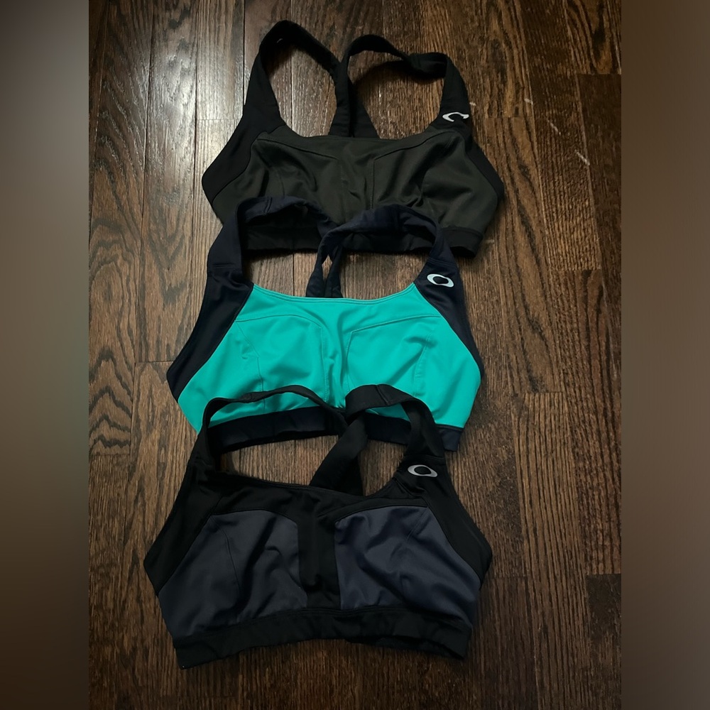 Oakley sports bras size small